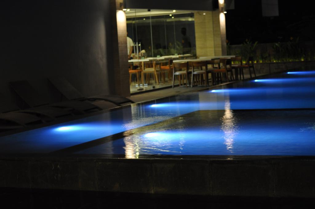HARRIS Hotel Kuta Galleria - Bali Exterior foto