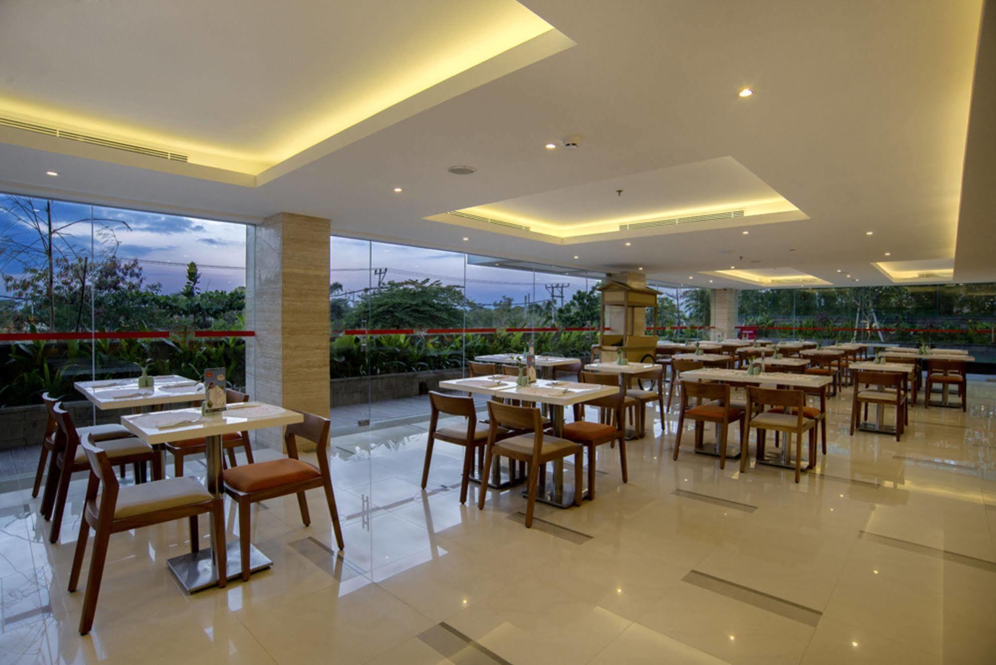 HARRIS Hotel Kuta Galleria - Bali Exterior foto