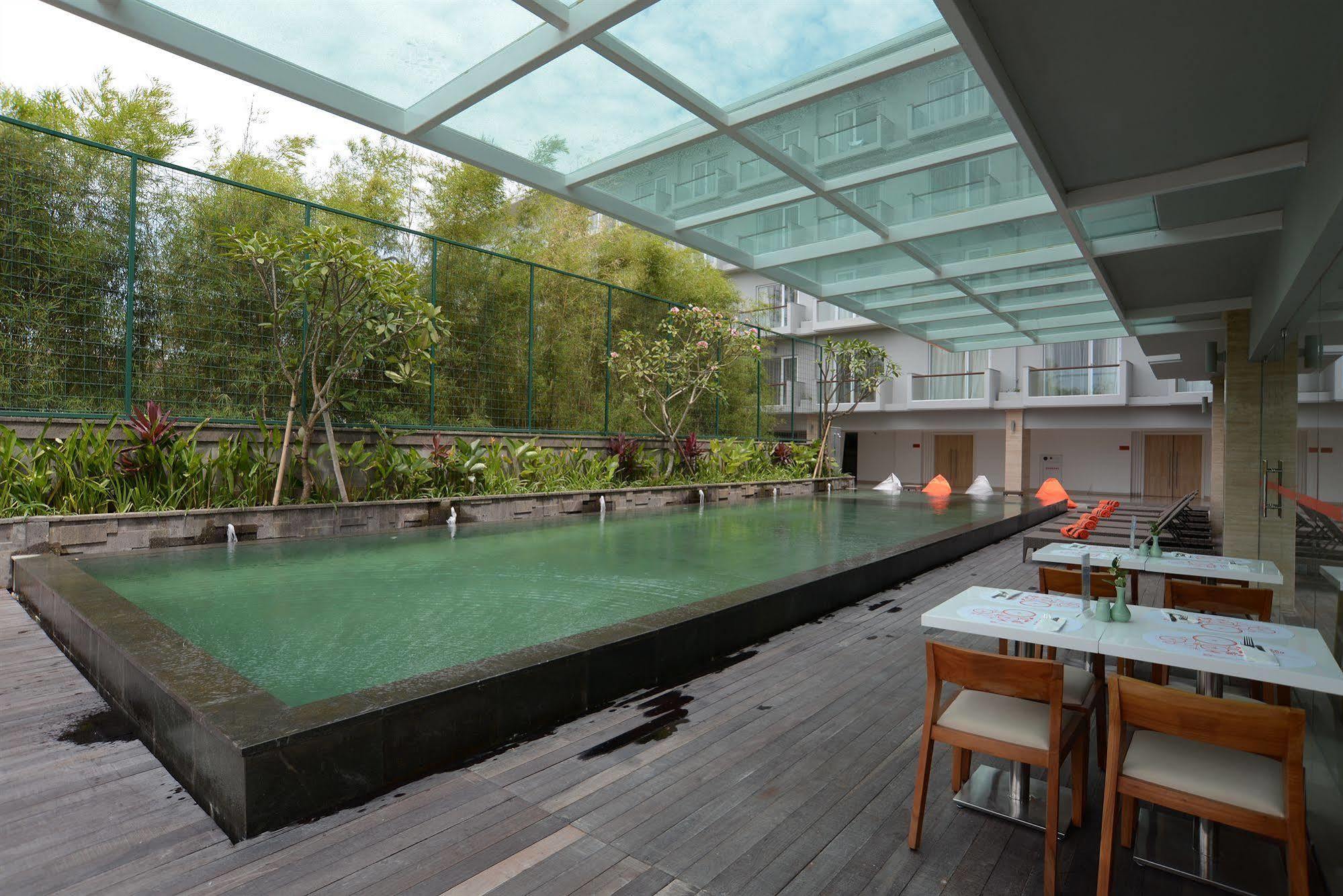 HARRIS Hotel Kuta Galleria - Bali Exterior foto